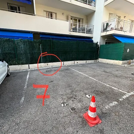 Large F3, Beach, Center *