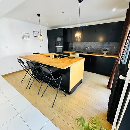 Large F3, Beach, Center Apartment